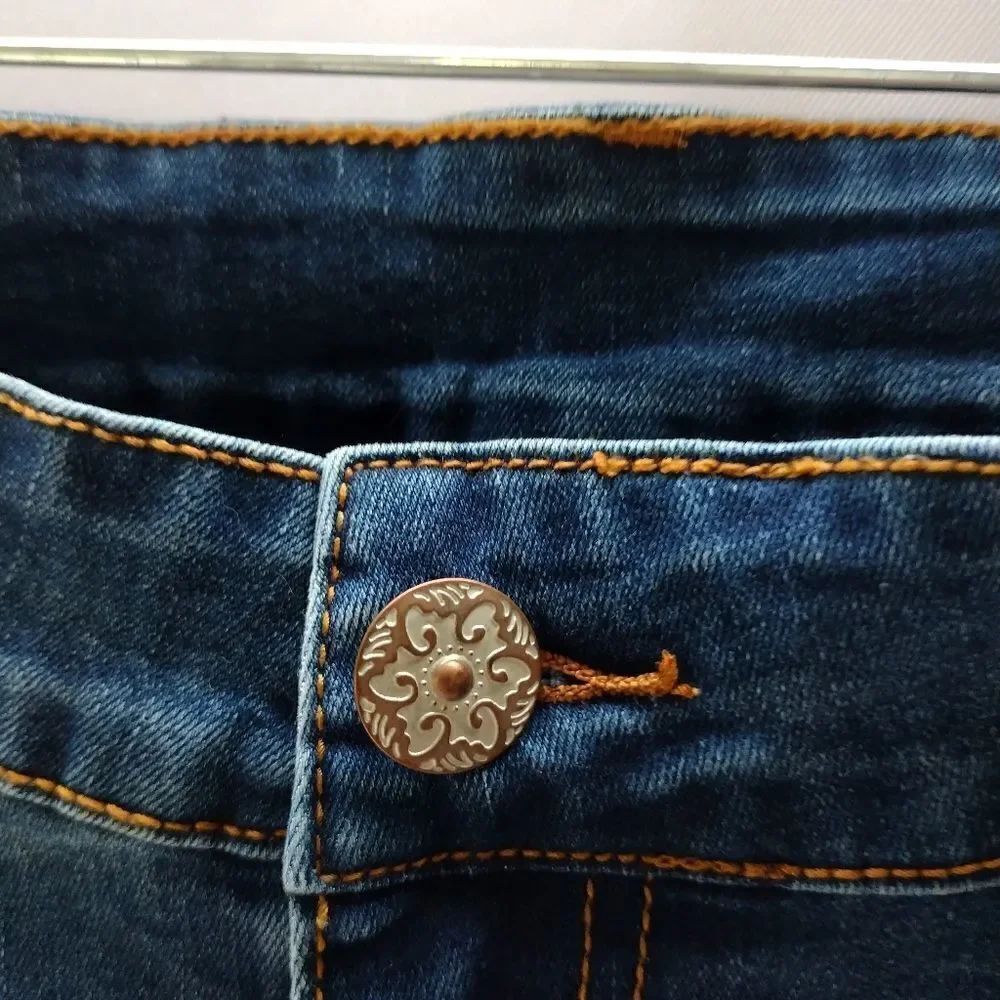 Stretch denim capris - Picture 6 of 10